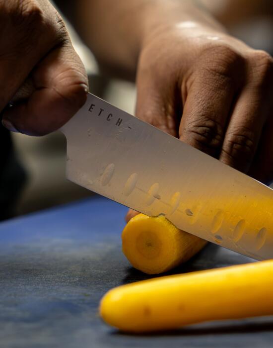 couteau-santoku-carottes