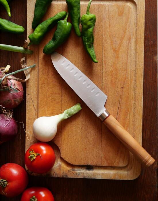 couteau-santoku-planche
