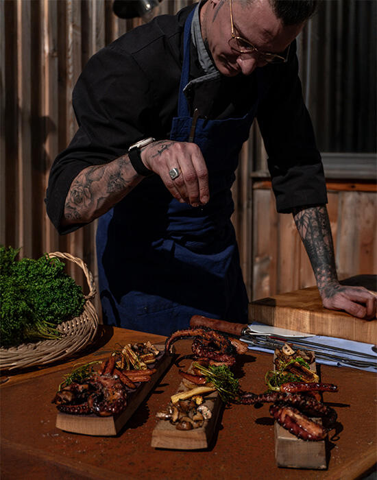 Tentacoli di polpo alla griglia con crema alle erbe aromatiche