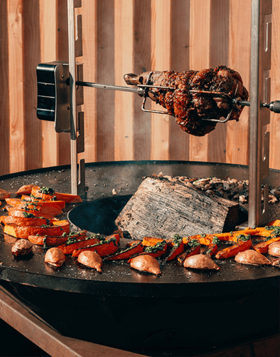 Arrosto di agnello allo spiedo