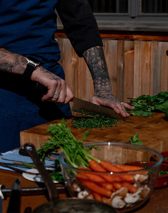 Tentacoli di polpo alla griglia con crema alle erbe aromatiche