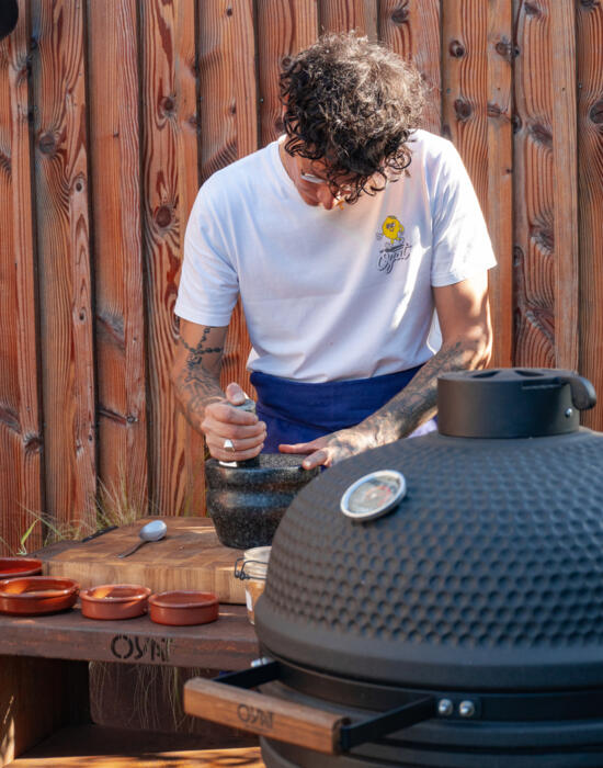 Travers de porc confits au Kamado